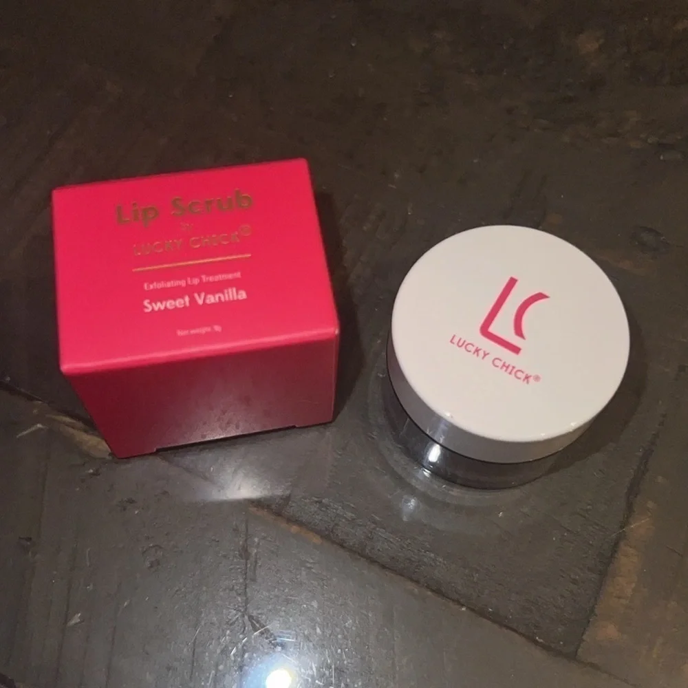 Lucky Chick‎ Sweet Vanilla Lip Scrub Exfoliating Treatment Jojoba Oil NEW